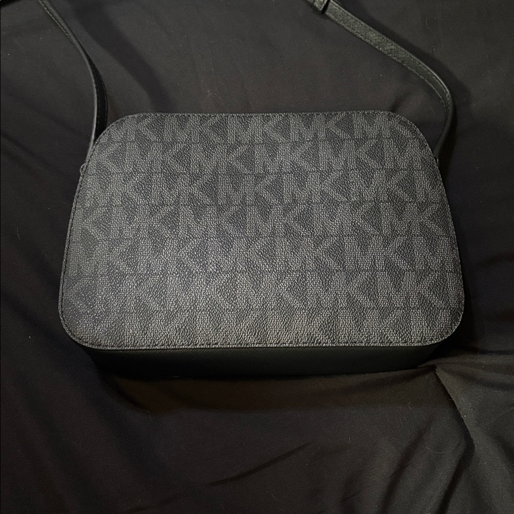 Michael Kors purse - Picture 2 of 4